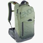 La mochila Evoc Trail Pro 10 Verde Oliva/Gris es la combinación perfecta entre una gran protección y un peso súper ligero.