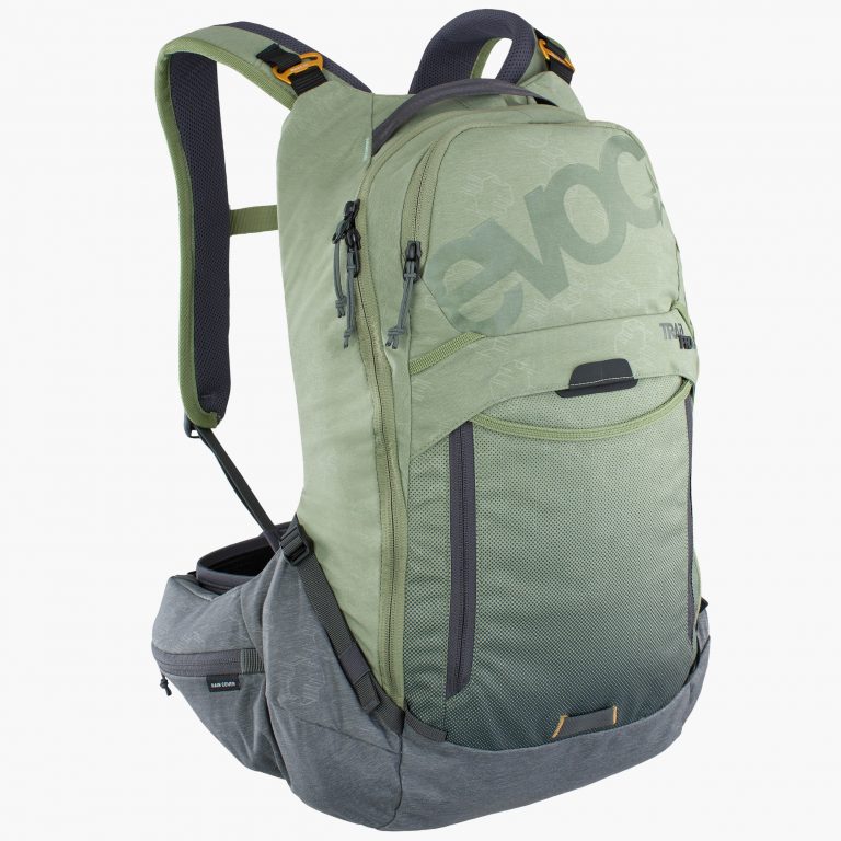 La Mochila EVOC TRAIL PRO 16L Verde Oliva/Gris te da un rendimiento ultraligero de alta gama con el diseño más compacto 