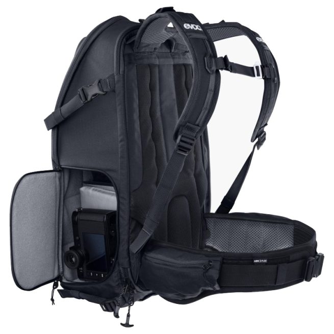 La Mochila Evoc Photo Backpack CP 26 es una elección ideal para deportistas que buscan mantener a salvo su equipo fotográfico.