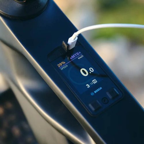 pantalla Bosch Kiox 400C Smart System - Display de eBike a color con información de velocidad y batería con conexion usb-c