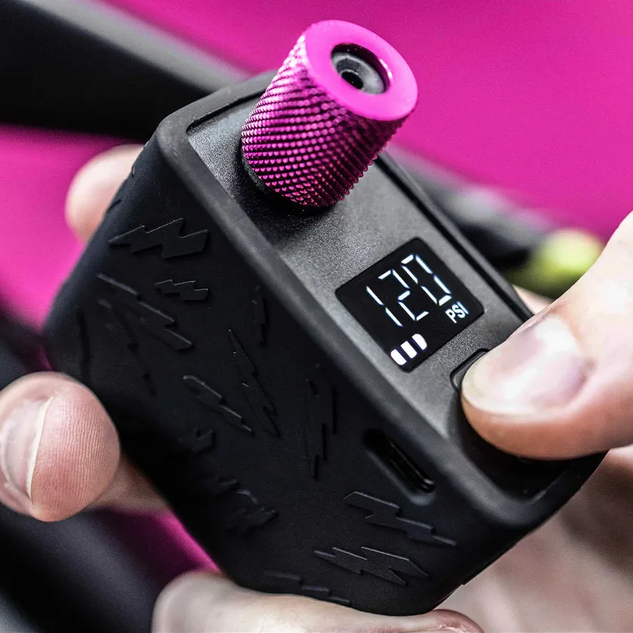 Mini inflador eléctrico Muc-Off Airmach Pro de aluminio, portátil, con pantalla LED y recarga USB-C