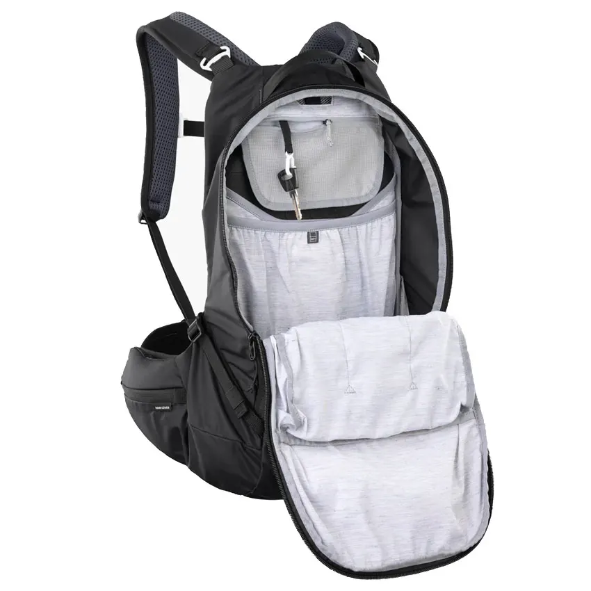 Mochila con protección Evoc Trail Pro Blackline 16 interior con multiples compartimentos