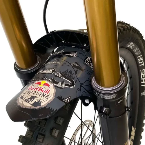 Guardabarros AMS Red Bull Hardline montado en bicicleta